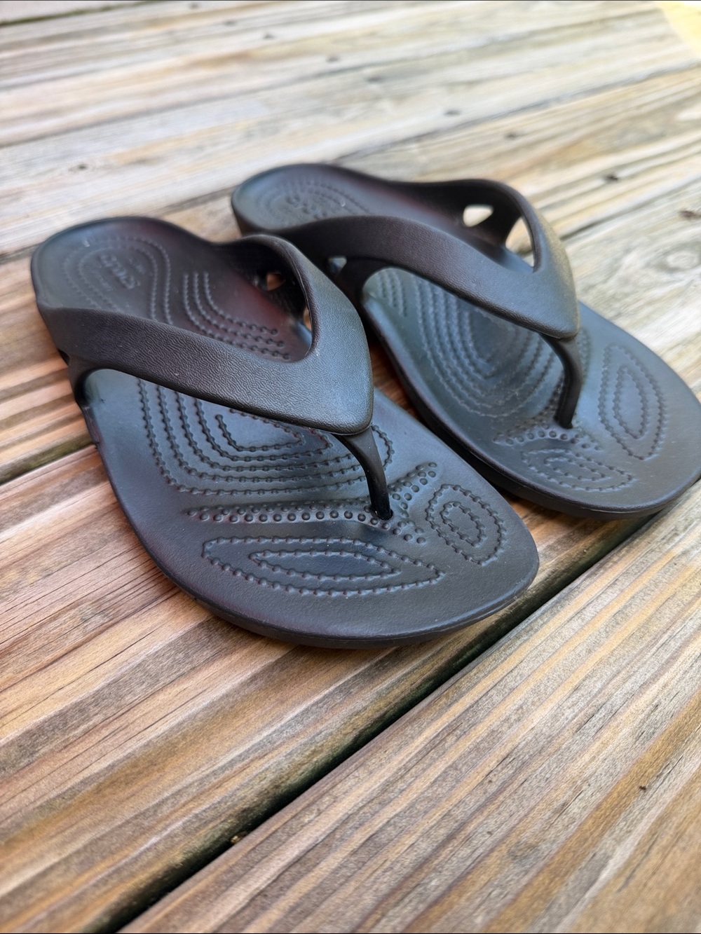 Crocs Iconic Comfort Black Kadee II Flip Flop Sandals Womens Size 7. NWOT